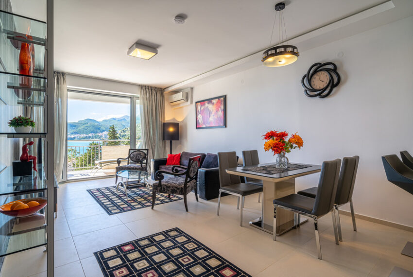 Apartment-with-sea-view-for-rent-in-Budva (29)