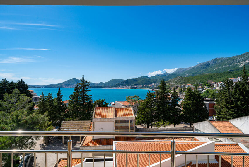 Apartment-with-sea-view-for-rent-in-Budva (10)