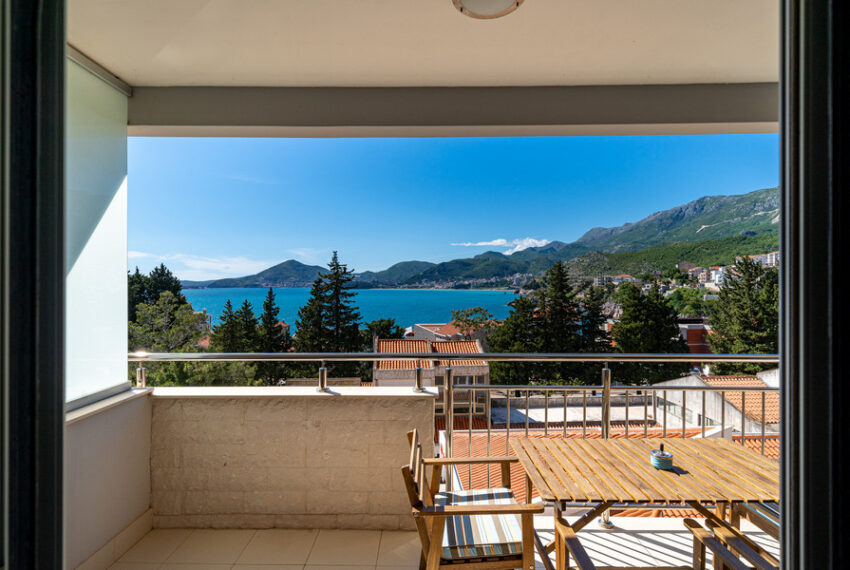 Apartment-with-sea-view-for-rent-in-Budva (22)