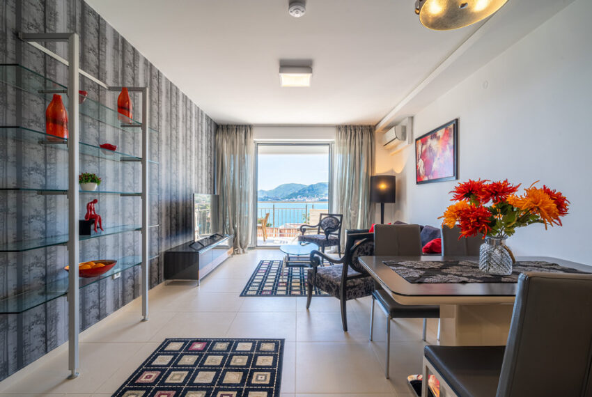 Apartment-with-sea-view-for-rent-in-Budva (25)