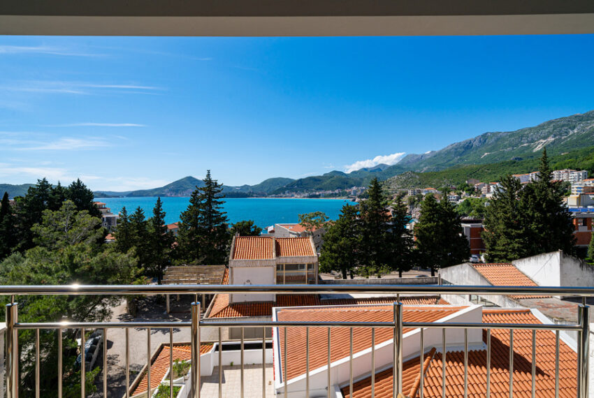 Apartment-with-sea-view-for-rent-in-Budva (4)