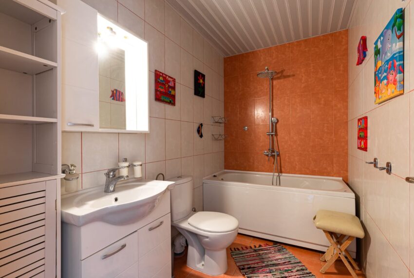 cca1a2f9-9e84-4c5e-be5f-8e6f442d922f