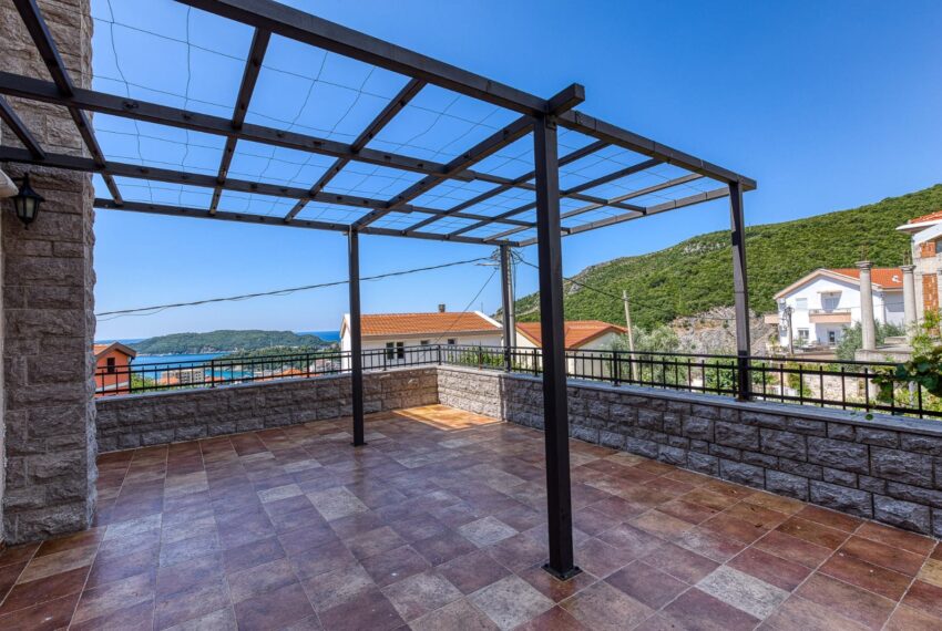 d2cbc355-e5a6-4445-ab4c-f11440663948