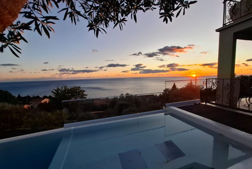 a7da0ef1-851a-4dac-b9c2-a97711e7e5c7