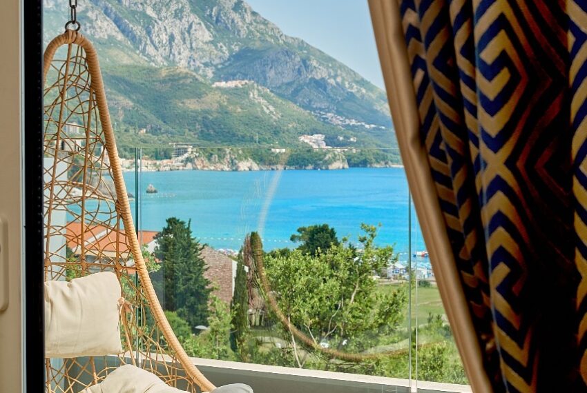 fbb8d832-133e-43f8-93d1-982938d0676a