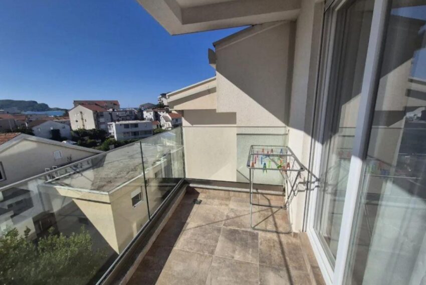 1d04a549-d4bf-4526-9df8-25a067d3800a