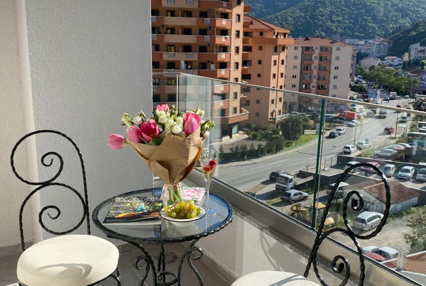 b073f7e4-528a-473d-b0a1-1a50b8244956